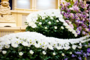 お葬式を挙げるのにかかるお金と「葬儀費用」の見方