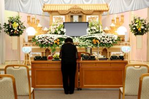 家族葬と通夜～家族葬における通夜のマナーと、通夜を省く形式について